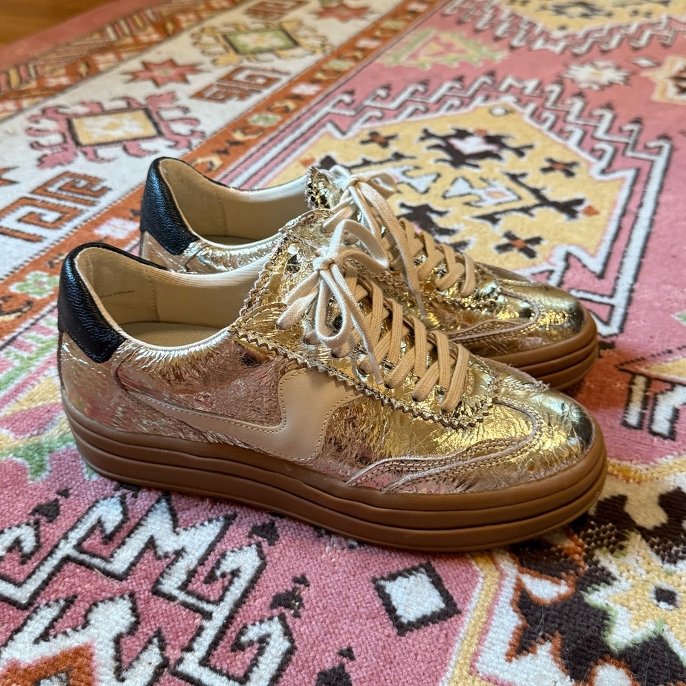 DOLCE VITA Notice Platform Sneaker Tennis Shoe Golden with Gum Sole